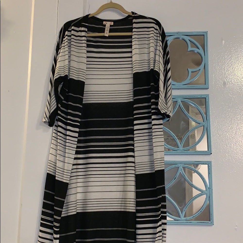Black and white open soft comfy light cardigan